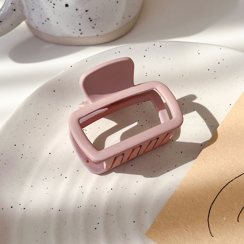 Agravă pătrată mică