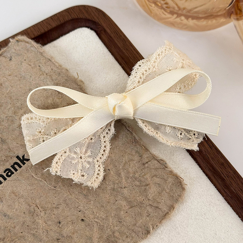 Grampo de Cabelo com Renda Bege