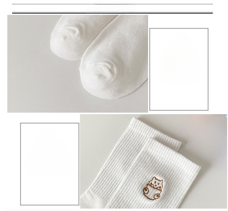 Meias de Algodão Bordadas Cano Médio