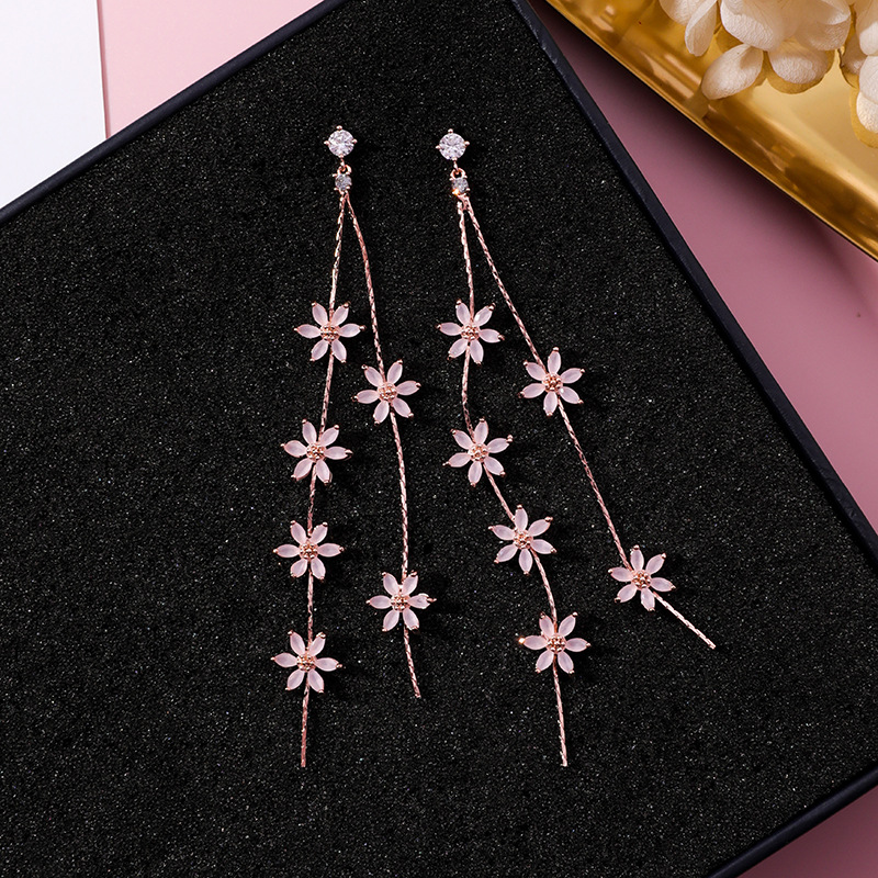 Pembe Kiraz Çiçeği Püsküllü Zirkonya Küpeler