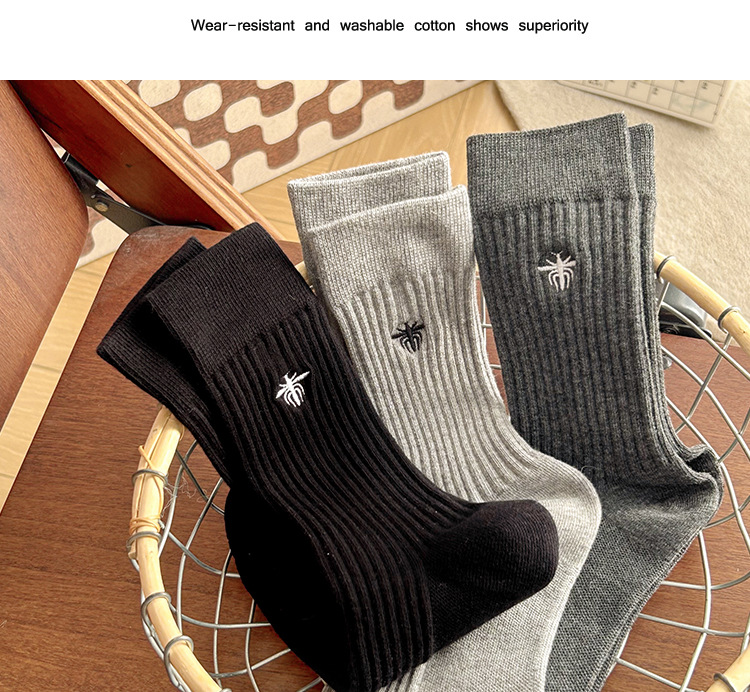 Meias Mid-Calf Bordadas com Abelha