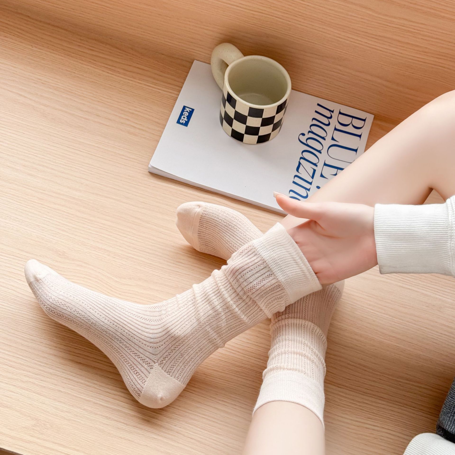 Meias Femininas de Malha Leve