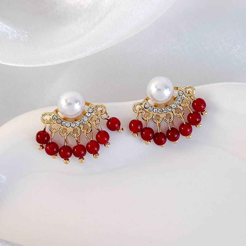 Orecchini con Perle e Nappe Rosse