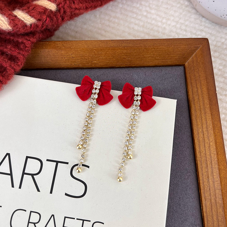 Burgu Flok Çiçekli Küpeler