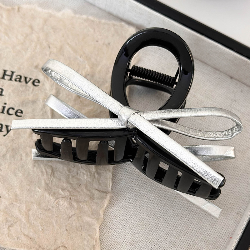 Pente de Cabelo com Laço Prateado