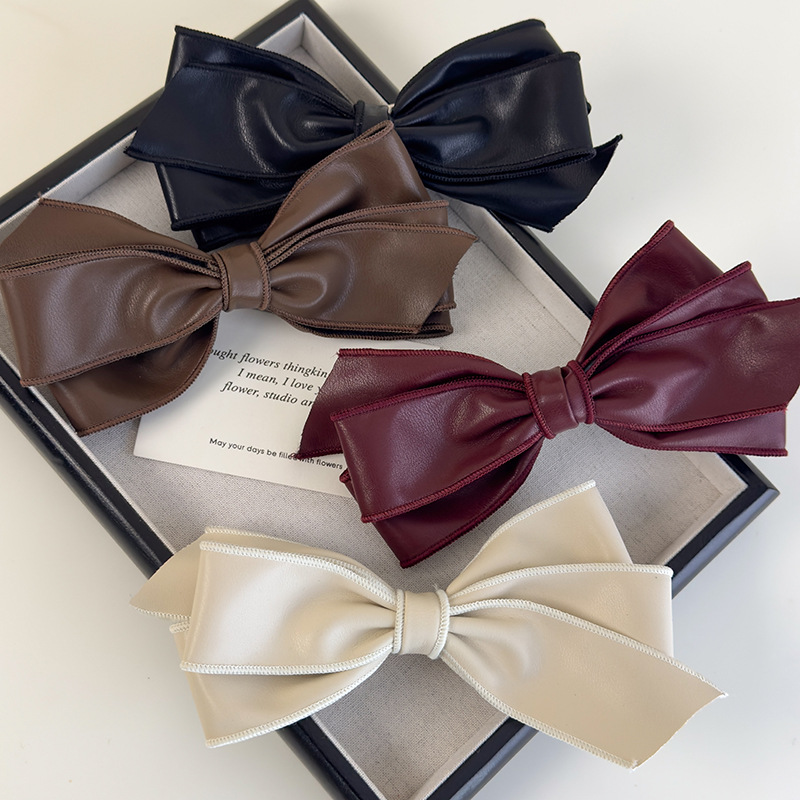 Barrette à Nœud en Cuir