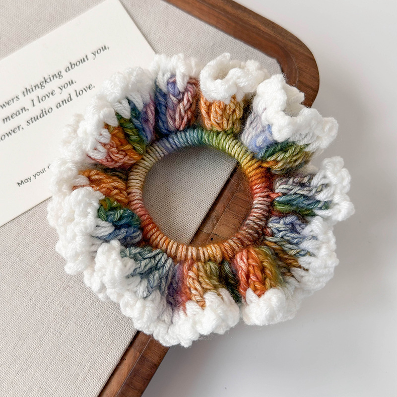 Handstickade Ull Scrunchies