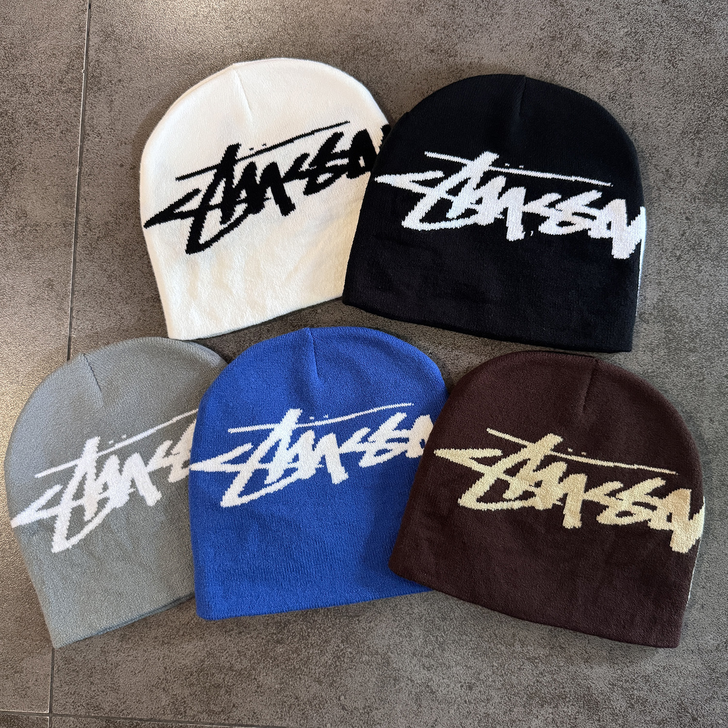 Minimalistische Strickmütze