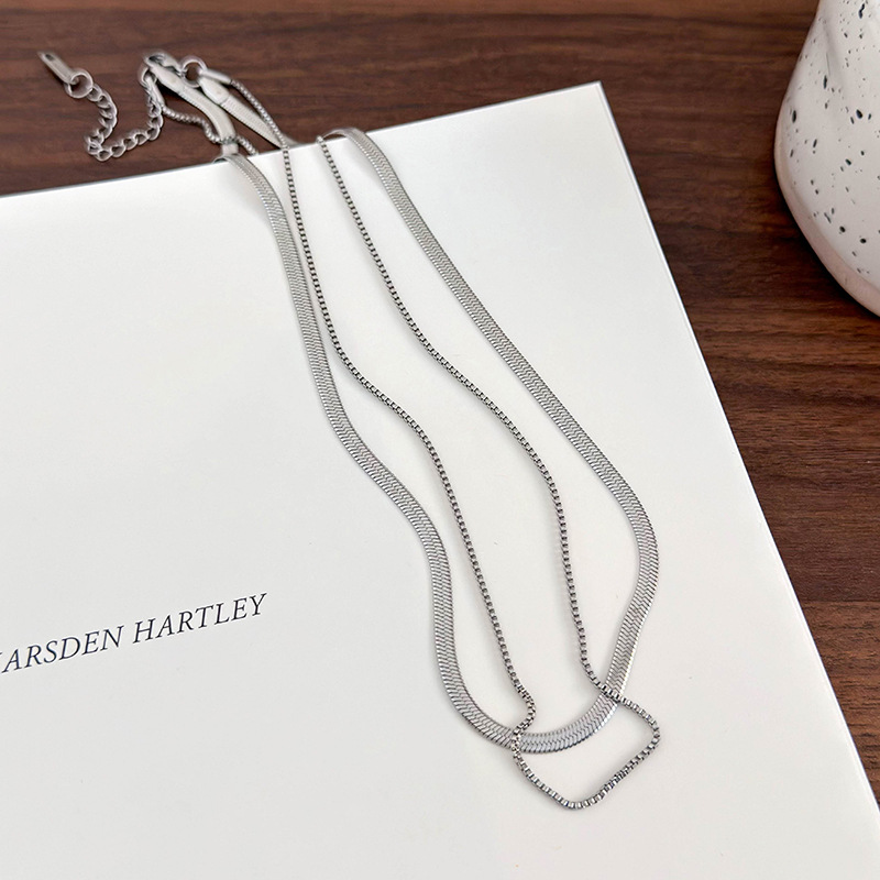 Collier Ras de Cou Double Couche Chaîne Serpent