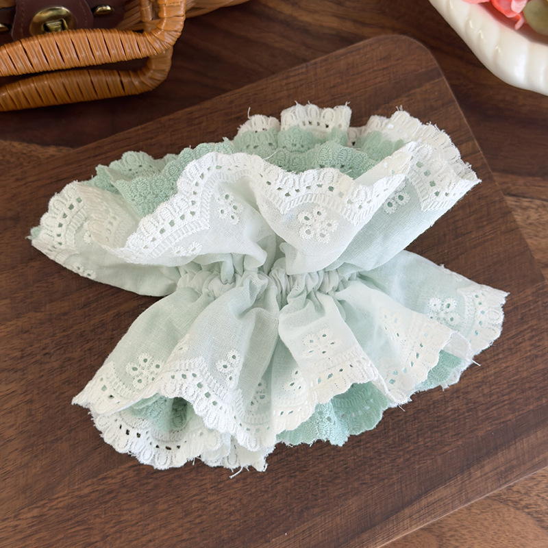 Hair Scrunchie z Haftowaną Koronką