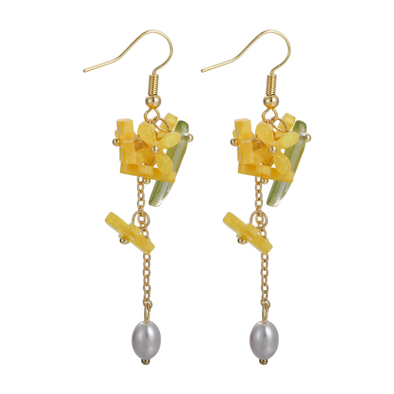 진주 술 플로럴 귀걸이