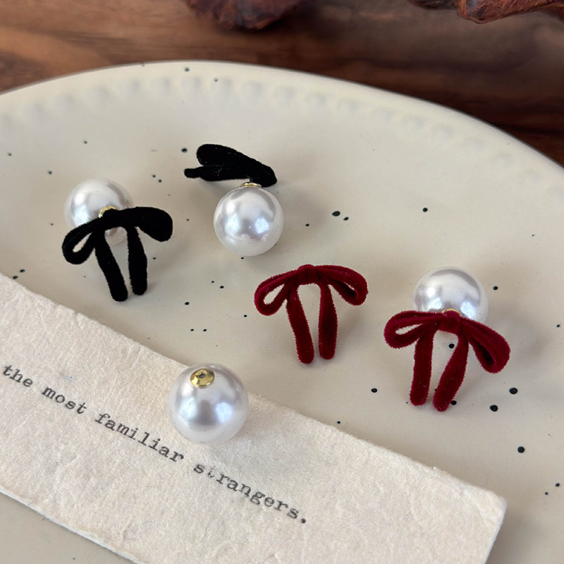 Cercei cu Fundiță și Perlă Flockate