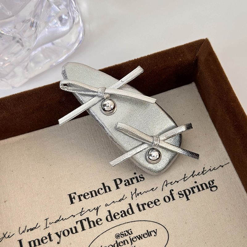 Barrette à Cheveux en Cuir avec Noeud