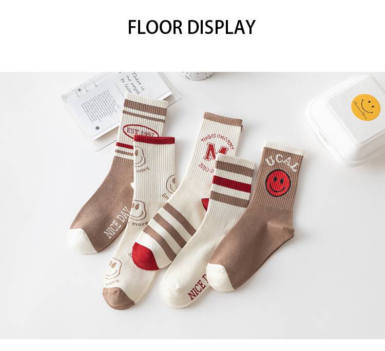 Meias Mid-Calf com Carinhas Sorridentes