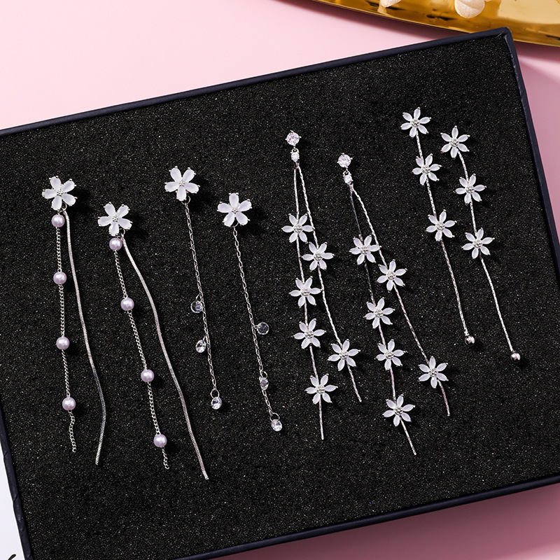 Pembe Kiraz Çiçeği Püsküllü Zirkonya Küpeler