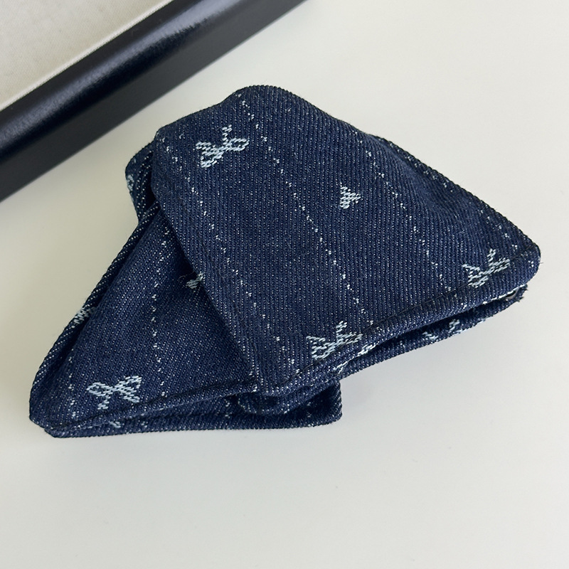 Agravă Triunghiulară din Denim cu Fundiță