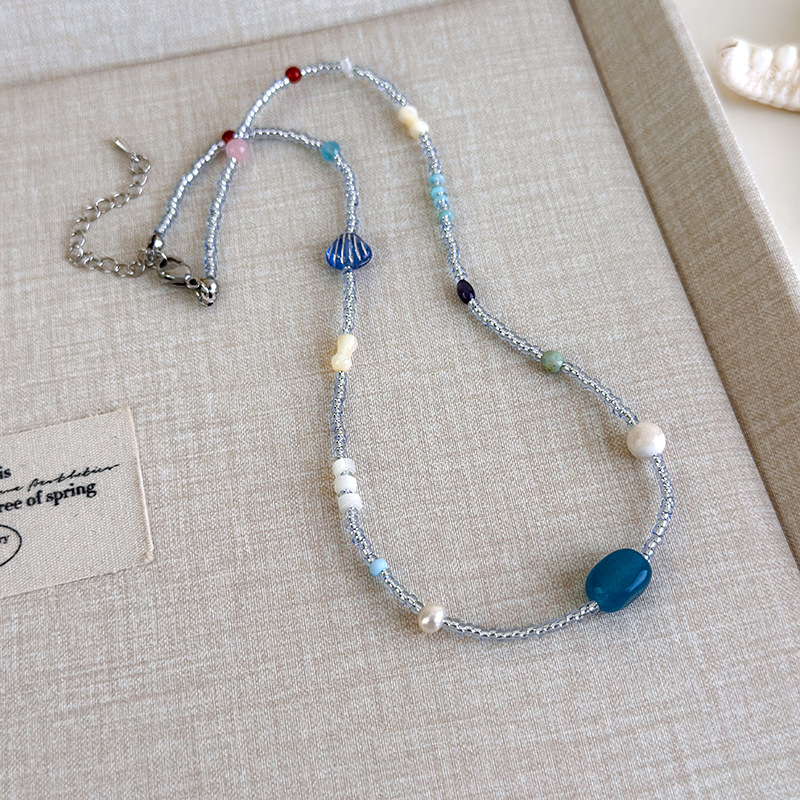 Блакитне намисто з мушлями та намистинами