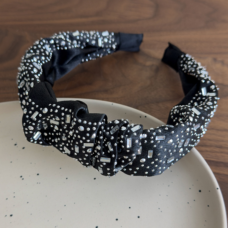 Scrunchies și Bande de Păr cu Strass