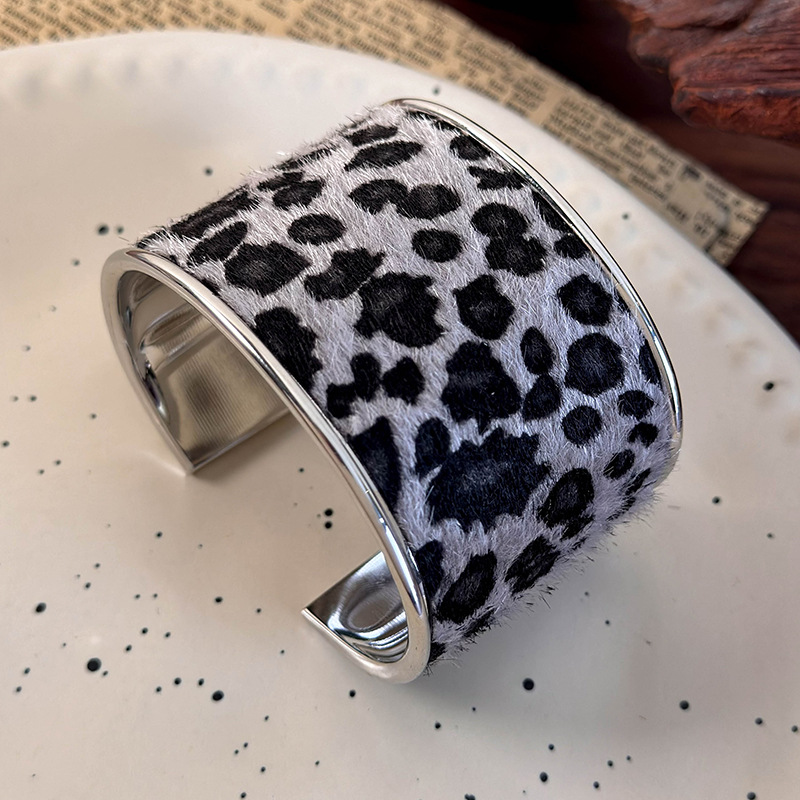 Браслет з відкритою манжетою леопардового та зебрового принту