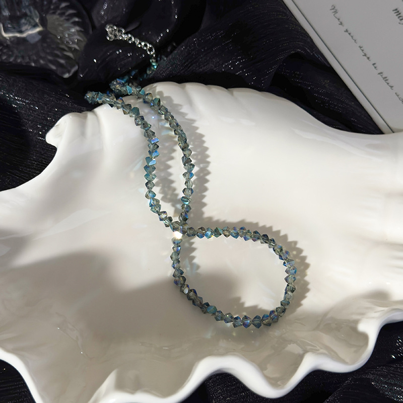 Colar de Cristal Triangular Geométrico