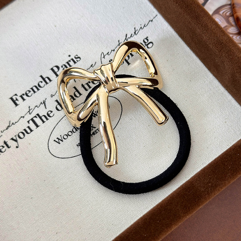 Елегантна гумка для волосся з бантом