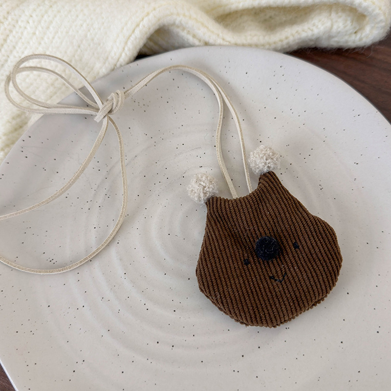 Намисто з кроликом з мультфільму