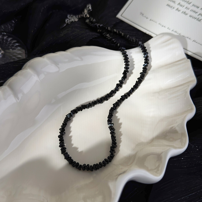 Colar de Cristal Triangular Geométrico