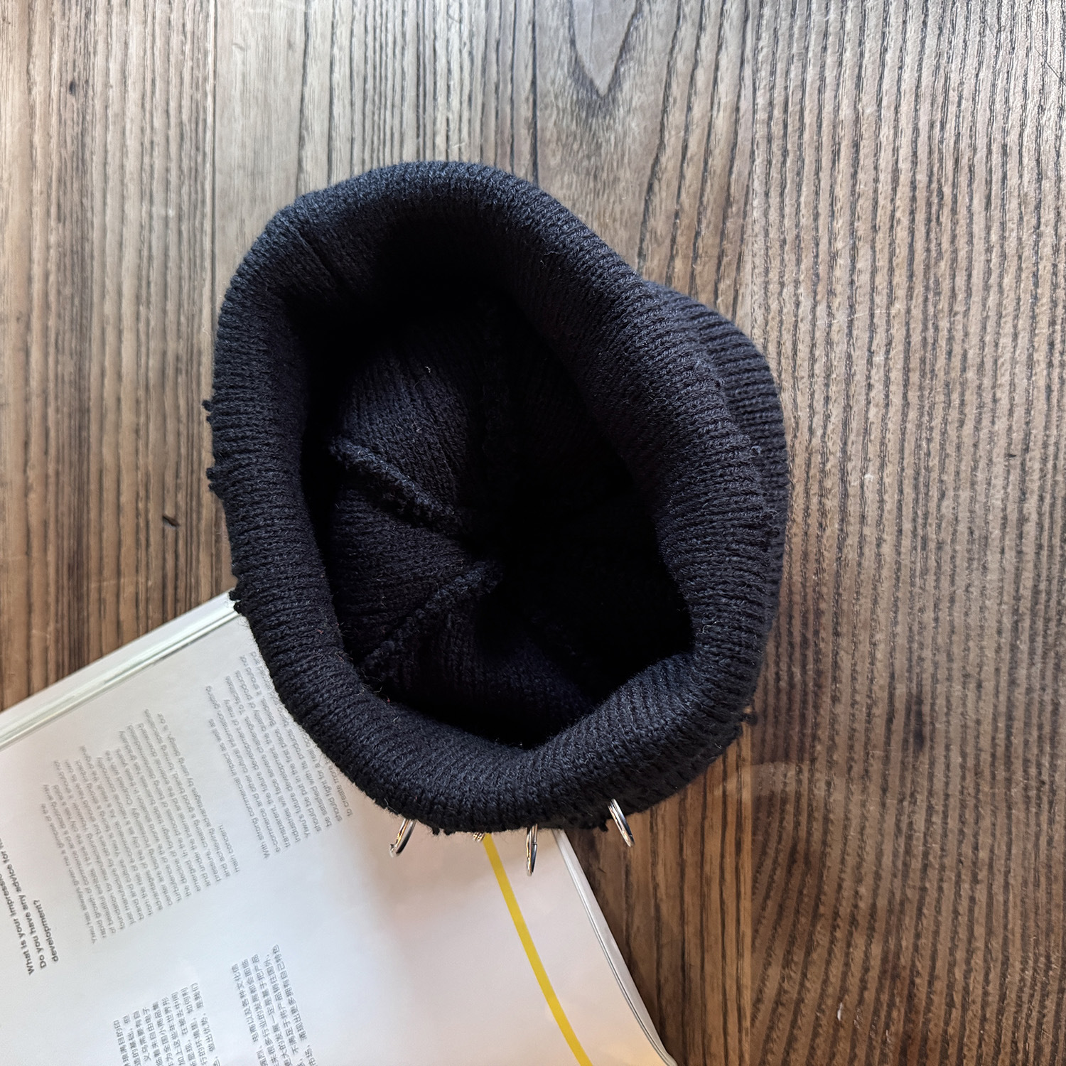 Gorro de Malha Rasgado com Chifres