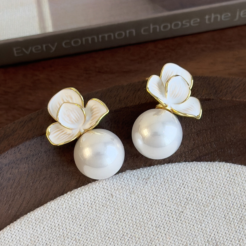 Flower Pearl Earrings