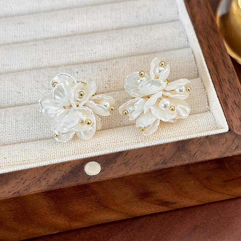 Orecchini con Pendenti a Petali Perlati Strass