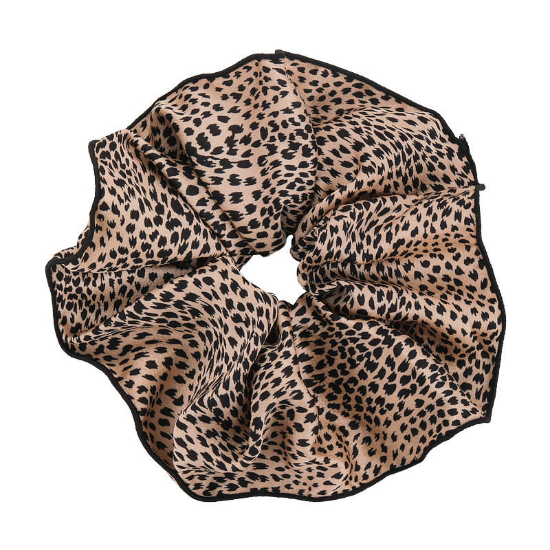 레오파드 프린트 스크런치