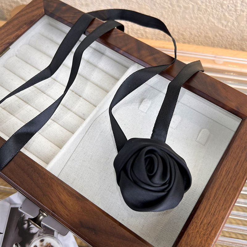 Регульований намисто-чокер з трояндою