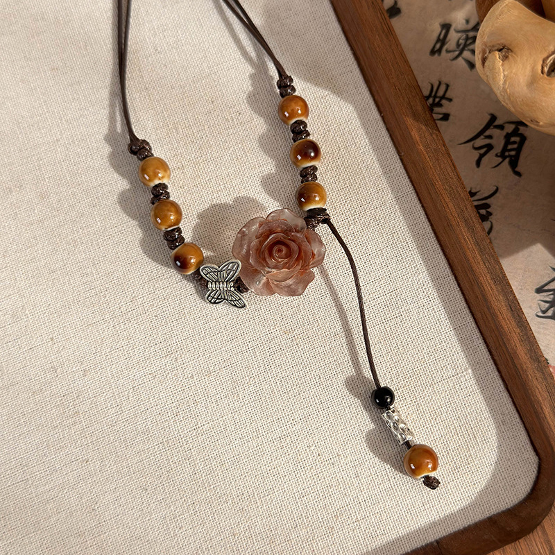 Намисто з бісерним метеликом