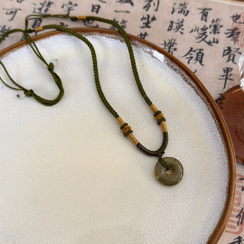 Намисто з бісерним метеликом