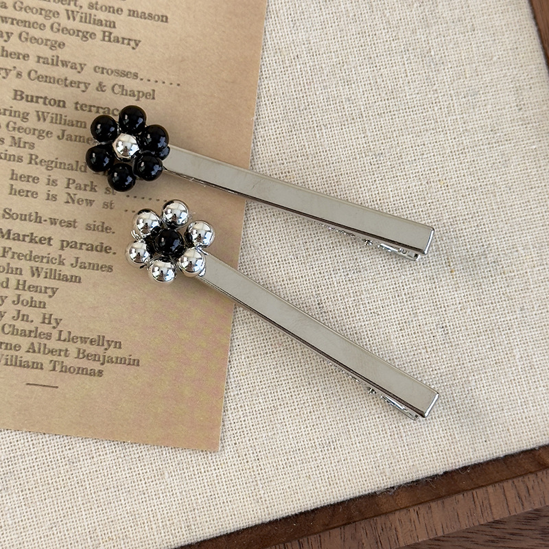 Kore Tarzı Boncuklu Çiçek Pandalı Kolye ve Saç Tokası Seti