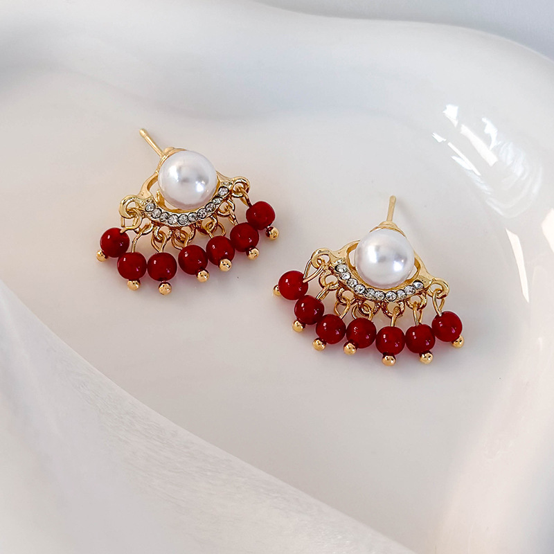 Orecchini con Perle e Nappe Rosse