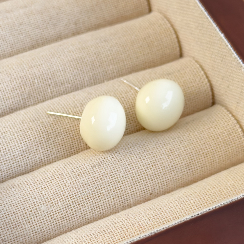 레진 오벌 볼 귀걸이