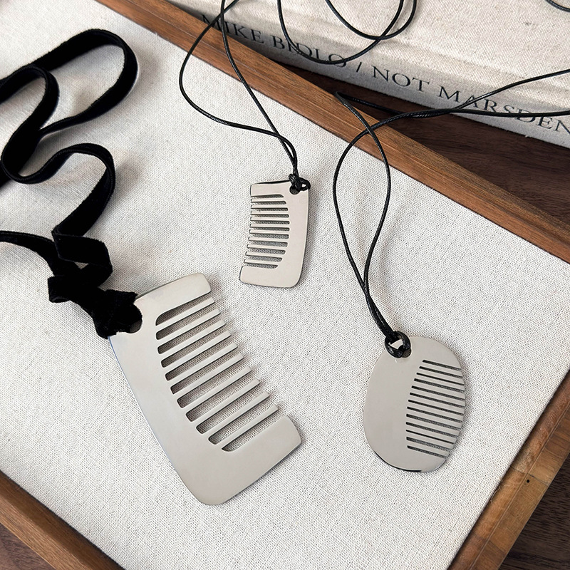 Намисто з кулоном-гребінцем