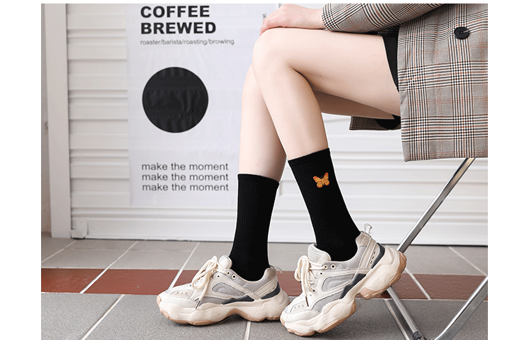 Meias de Algodão com Bordado de Borboleta