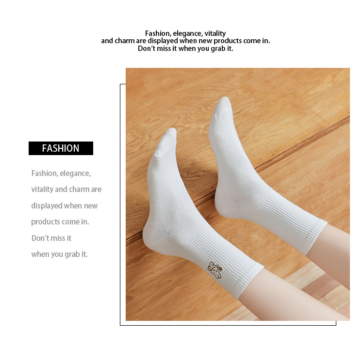 Meias de Algodão Bordadas Cano Médio