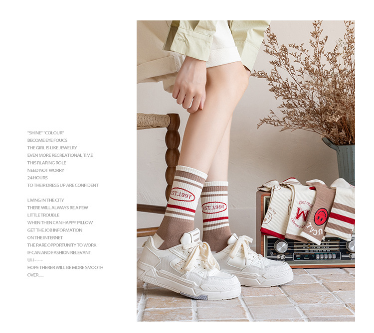 Meias Mid-Calf com Carinhas Sorridentes