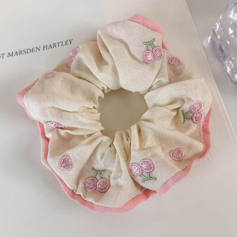 Wyszywana Kokardka i Wiśniowa Gumka