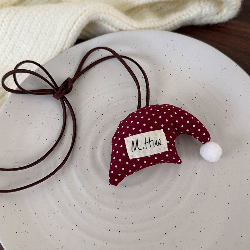 Намисто з кроликом з мультфільму