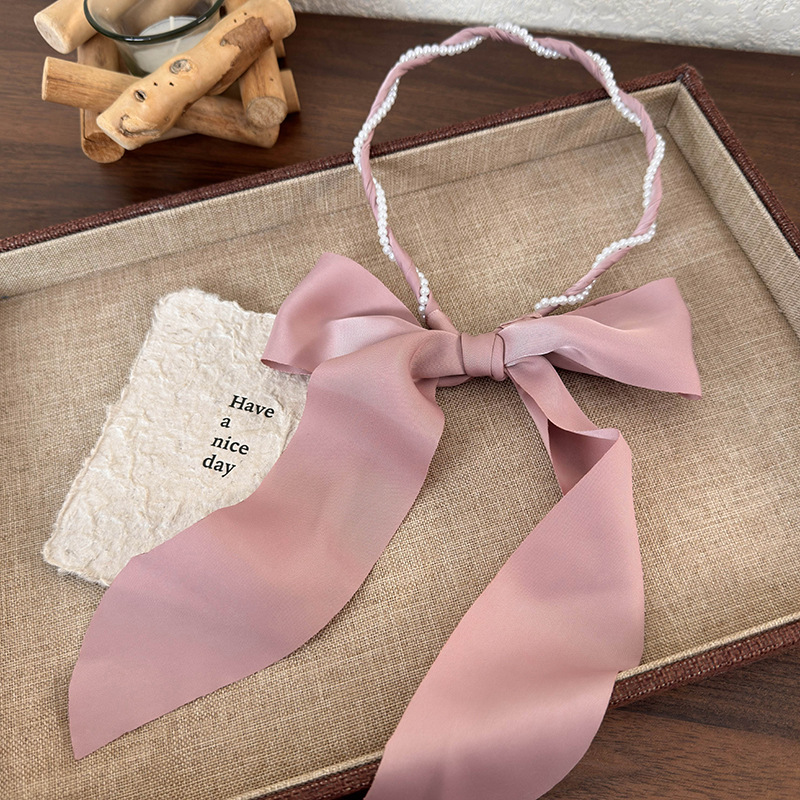 Fita de Cabelo de Cetim com Pérolas