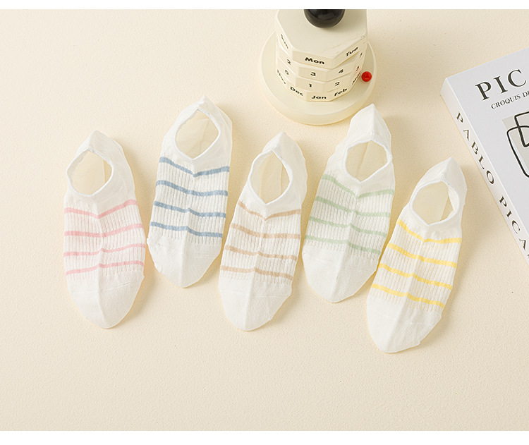 جوارب نسائية غير ظاهرة مخططة