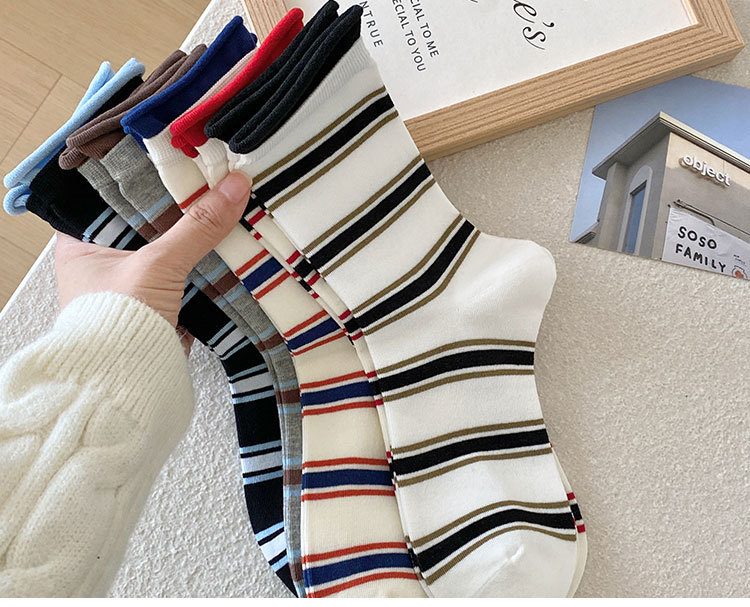 Meias Cano Médio Listradas com Enrugue