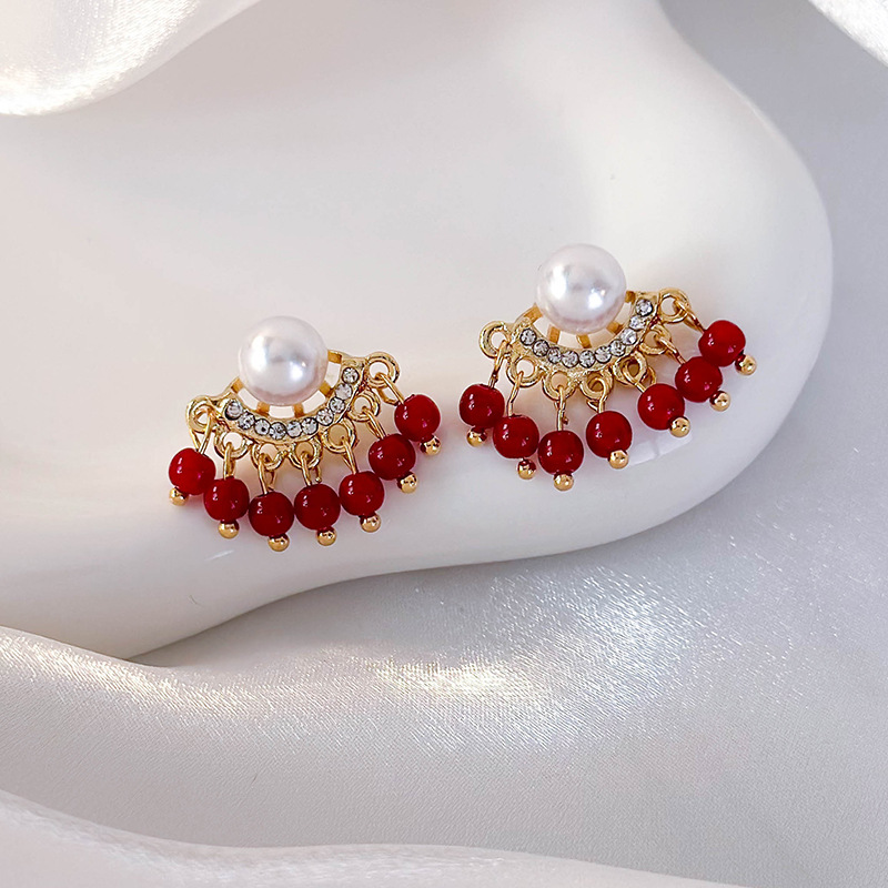 Orecchini con Perle e Nappe Rosse