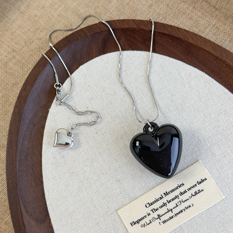 Намисто з серцем та зміїстим ланцюжком