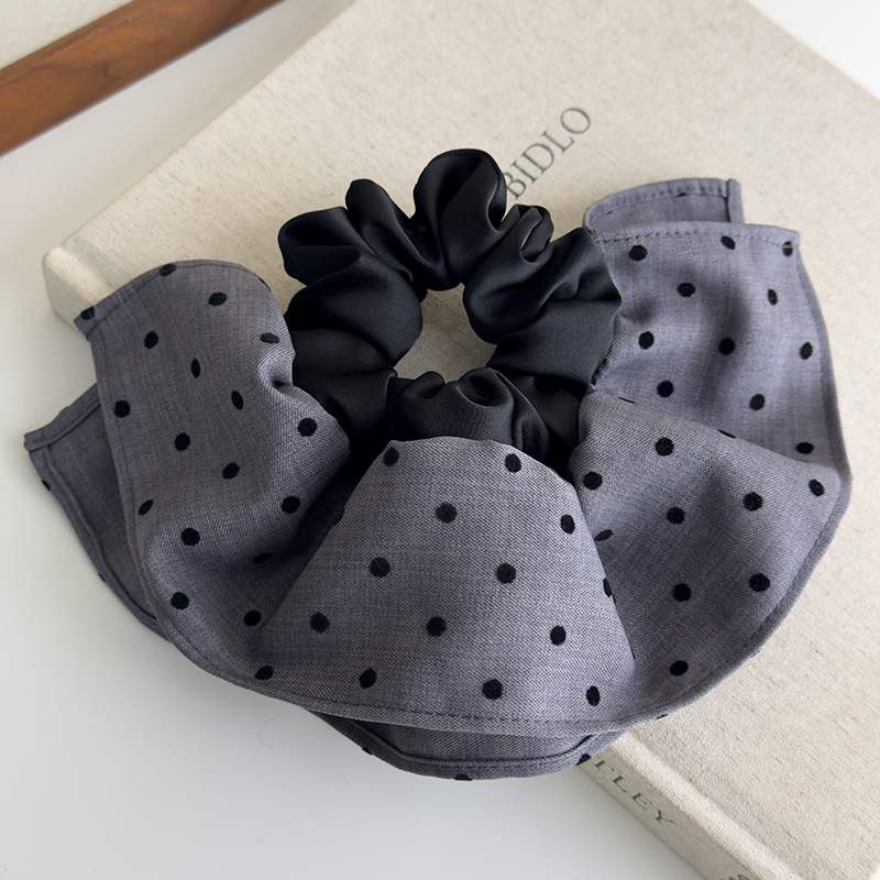 グレー水玉スクランチー