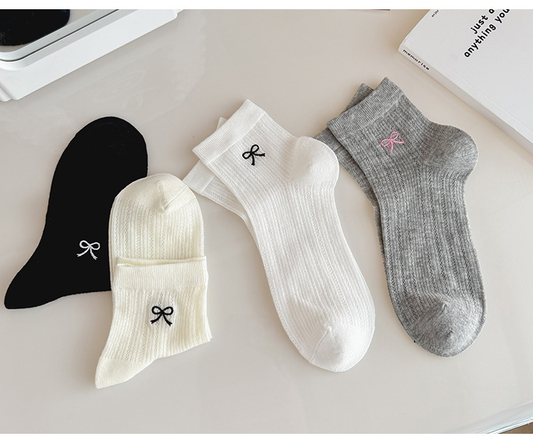 جوارب نسائية صيفية قصيرة بتطريز ربطة